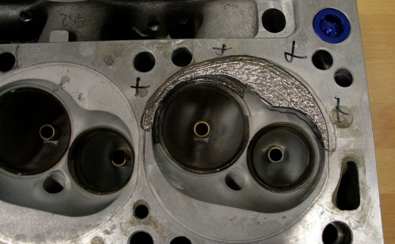 Classic car cylinder head_coating washed-out combustion chamber laser welding